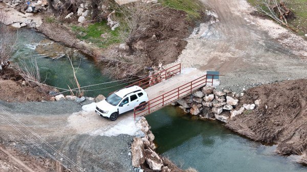 KÖPRÜ YENİDEN ULAŞIMA AÇILDI